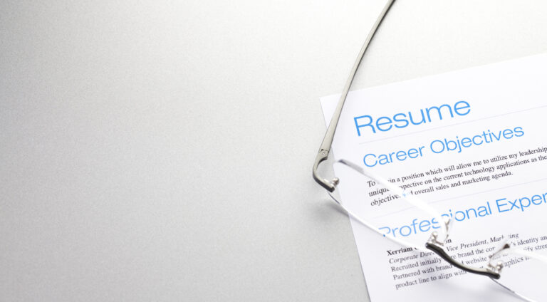 Professional resume template preview - StylingCV